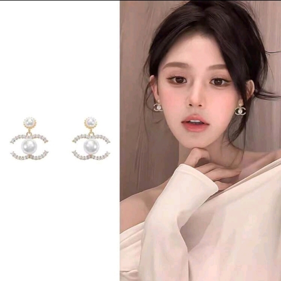 Chanel Style Earrings - Picture 2 of 9